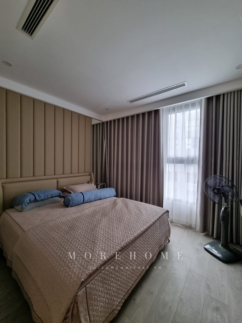 Việc thi công giường ngủ bọc da màu be hiện đại sẽ mang lại sự thoải mái và tiện nghi cho không gian.